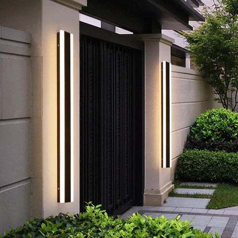 Lio - Solar Outdoor Wall Light